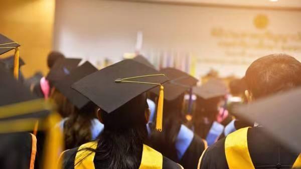 公费师范生|“公费师范生”不用学费还有编制，为何学生说后悔了？原因很现实