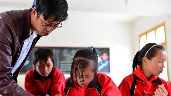 特岗教师|又一“铁饭碗”扩招，享受多项优惠政策，大专生不限专业也能报