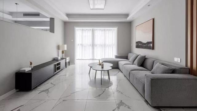 ?我家全屋瓷砖，爸妈家全屋木地板，两种地面用起来有何不同？