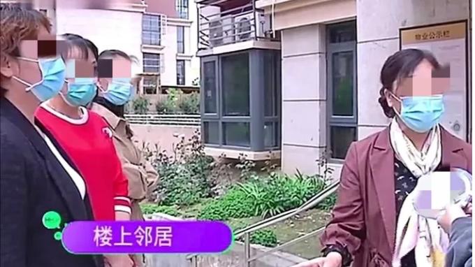 “我刚改建好的阳台正好给你家做了顶棚，费用你得掏一半！”
