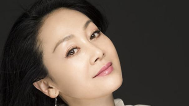 王姬|演艺事业特别成功的王姬，每个阶段都很有魅力，人生很不容易