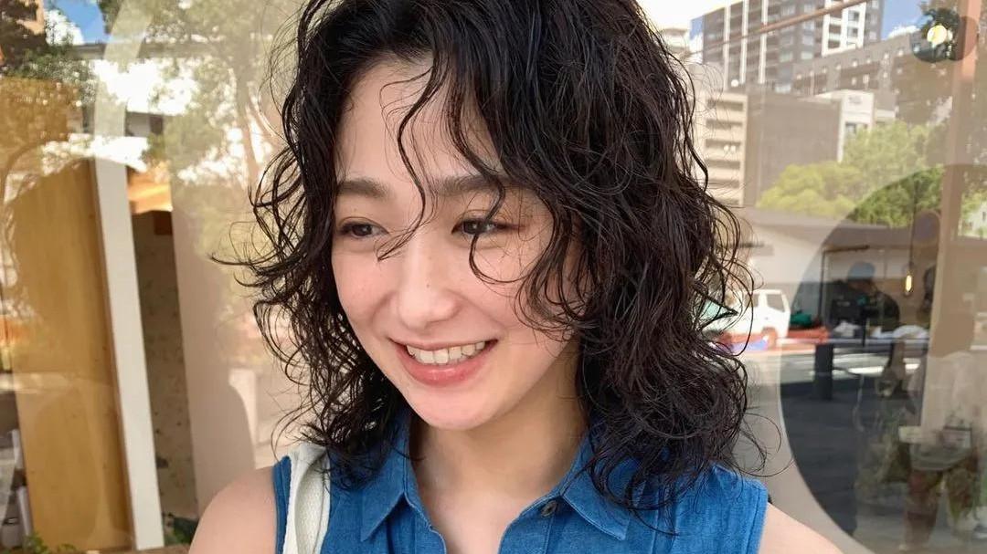 40岁的女人一定要选对发型，按这三种方法选择发型，长发短发好看