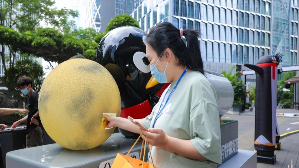 短视频|“一块月饼做好事”公益，腾讯玩转品牌IP，长鹅用公益打了个样