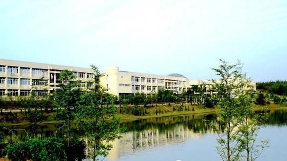 大学|被考生嫌弃的大学，缺额人数高达2490，热门专业也少人问津