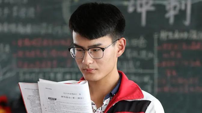 武汉大学|考生570分上武大，1个月后想换专业，家长拿20万支持却无处可用