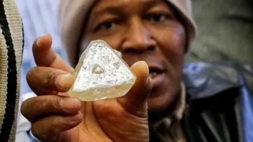 iPhone14|美国为了打压中国芯片业，竟然禁止卖金刚石，这太荒唐了