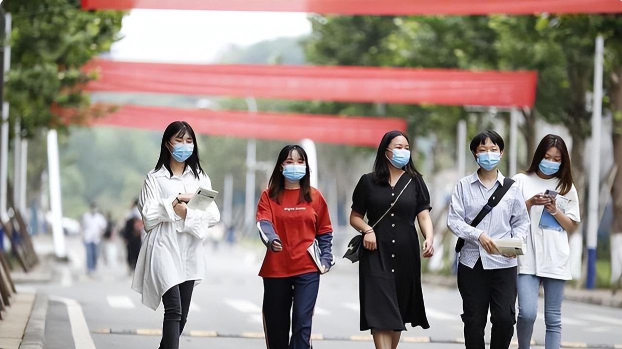 大学|史上最难求职季，名校生像白菜被挑选？2023届毕业生预计1158万