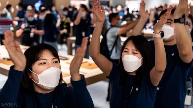 苹果|疯狂抢购苹果？苹果却在砍掉中国供应链