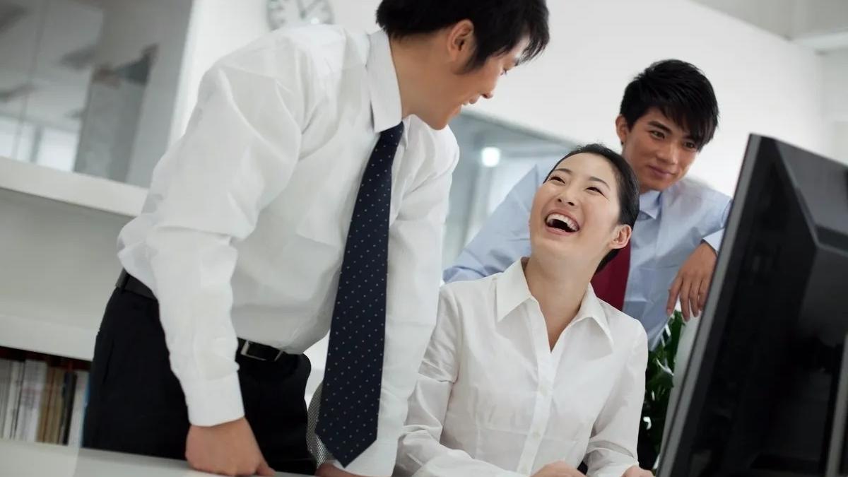 |在单位里，跟同事关系再好，也不要做这六件事！