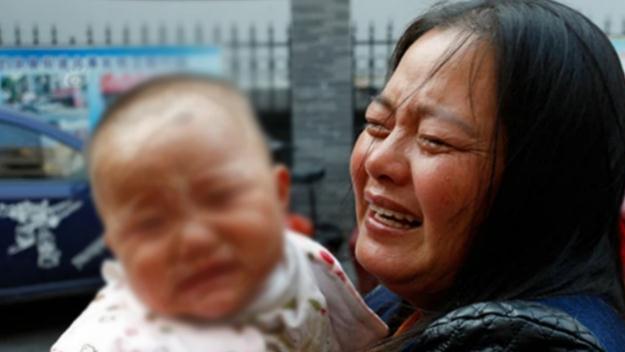 2014年，山东10个月女婴体内藏12根钢针，报警后舅妈服农药自杀