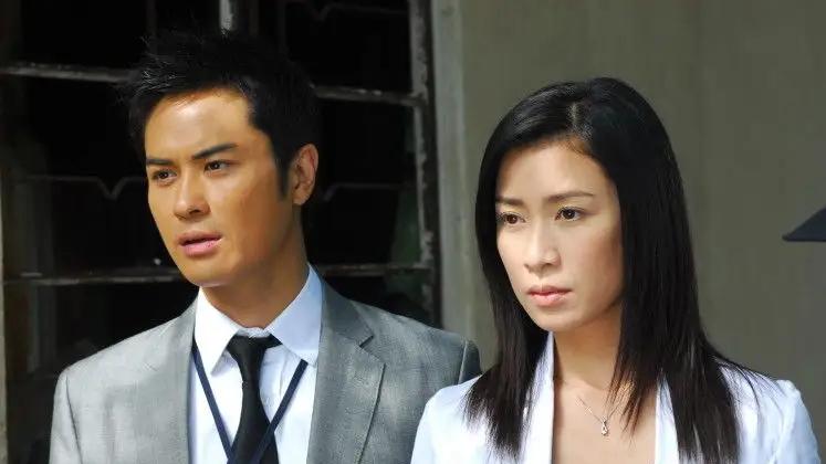 佘诗曼|47岁佘诗曼扎公主头现身跟平时披发差距大，我感觉她一下就变老了