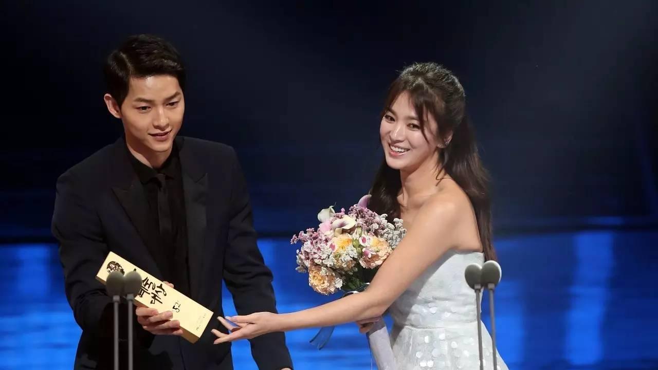 宋仲基|宋慧乔才不是粘人精，3个小细节可以看出，宋仲基离婚是他的损失