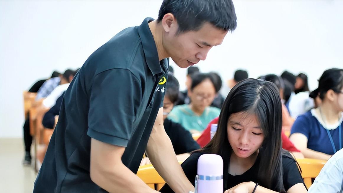 招聘|河南某高中招聘教师，招聘要求出炉后师范生不淡定了，玩儿呢？