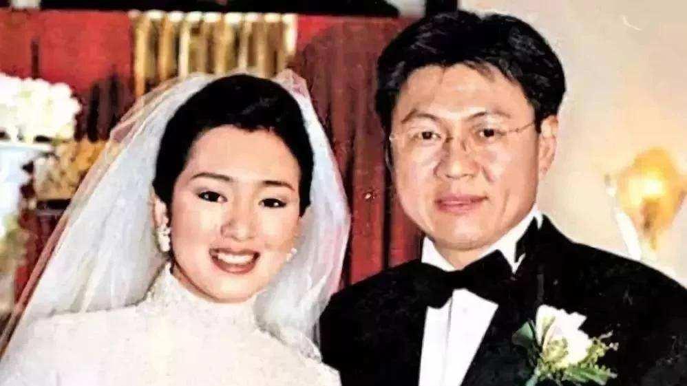 巩俐|三十五年后，再看巩俐与张艺谋的那段情，他们没在一起真令人唏嘘