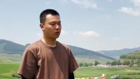 变形计|变形计王晨正，为农村爷爷扫墓被质疑炒作，真实人品让人称赞