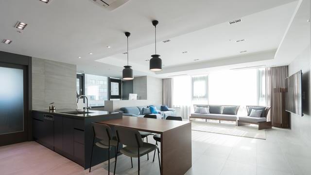 次卧改成家用图书馆，180大平层一家人住绰绰有余，大户型舒服！