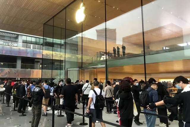 预计iPhone14获中国消费者热捧，苹果和富士康给中国员工发钱