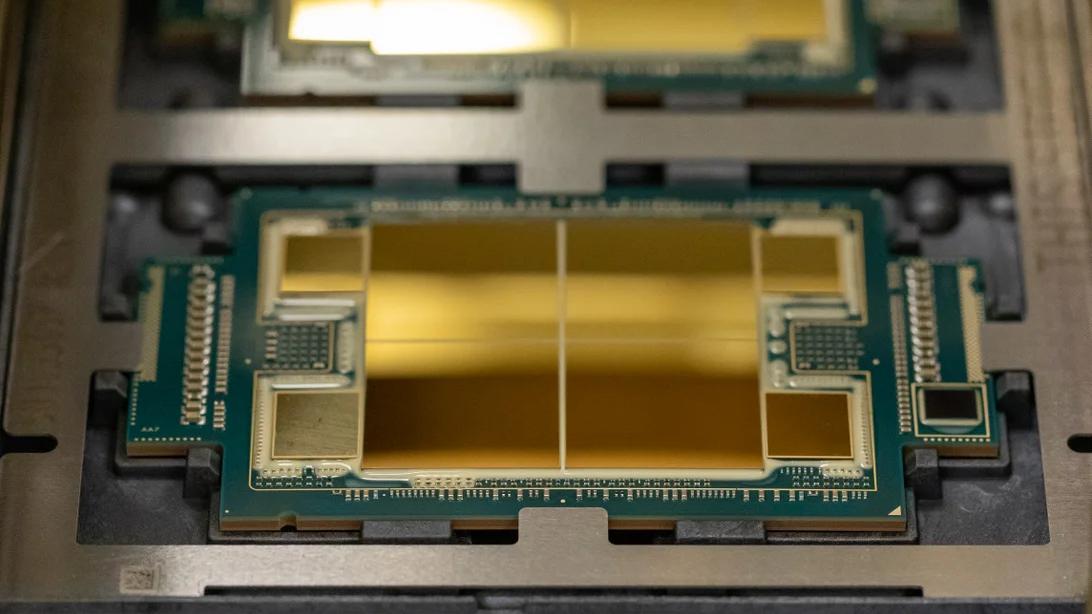 英特尔新至强CPU多达60个核心，350W功耗；显卡驱动修复好了