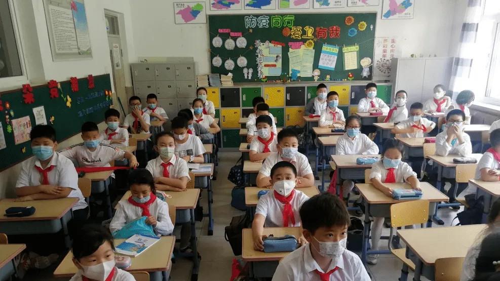 杭州|因全家送外卖遭受排挤，被在书包上贴纸条，现在的学生到底怎么了