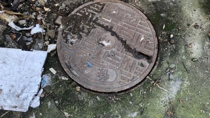 花300万买徐汇学区房，不料竟附赠“化粪池窨井盖”，谁之过？