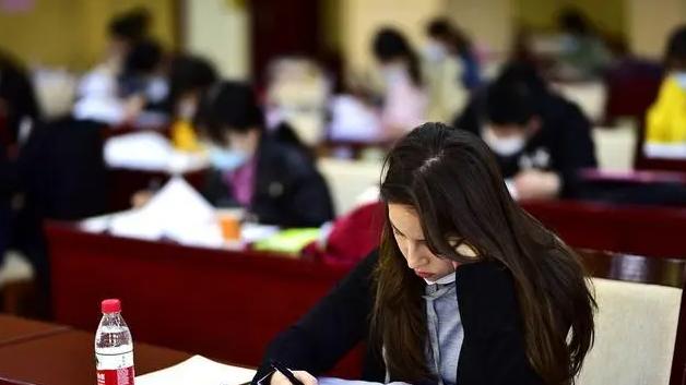 政审|体制内岗位录取出新规，“差额政审”上线，考试第一也未必稳上岸