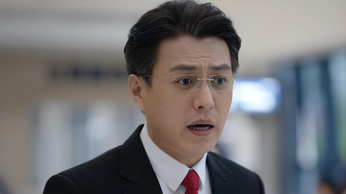 成毅|全程嬉皮笑脸，吊儿郎当，《底线》男二把“演技炸裂”玩出新花样