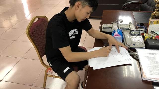 广东男篮|广东7人合同续约完毕！阿联周鹏顶薪，赵睿降薪，徐杰年薪压曹芳