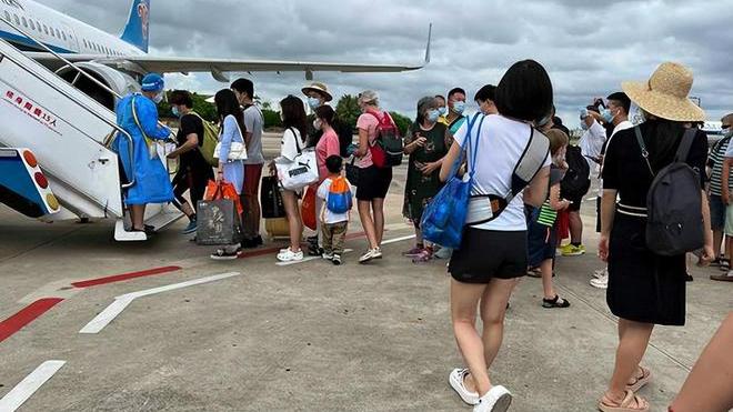 |原来人真的不能共情！8万游客滞留三亚，评论区里却满满的恶意