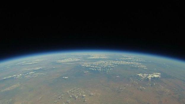 飞到多高的地方才能看出地球是圆的？