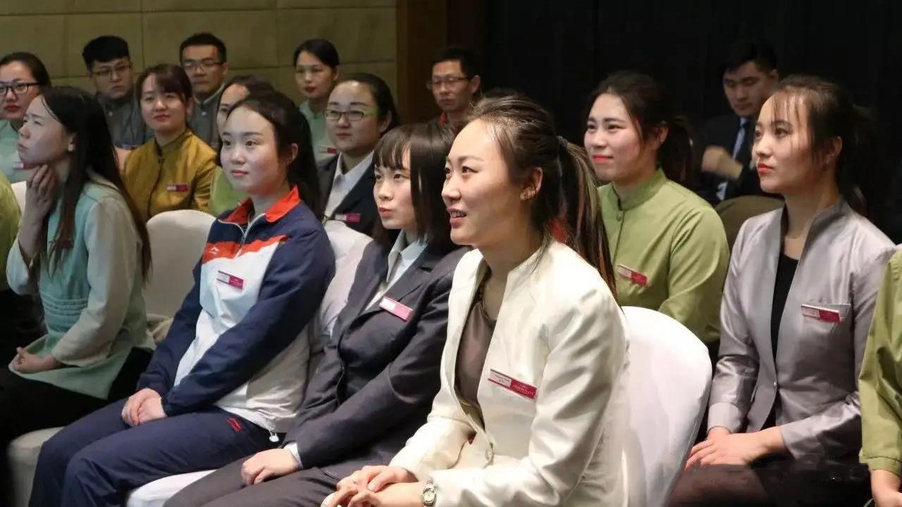 00后|00后们围猎大厂offer：互联网大厂的捷径不明朗，就业已经往里卷