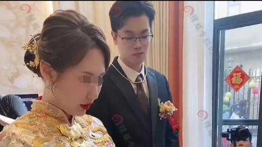 广东36岁丈母娘走红，跟新娘像姐妹，网友：“新郎官有福气”