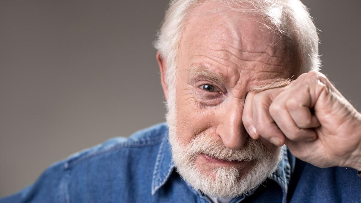 74岁老人哭诉：人到晚年不能串门，否则会害人害己，现实