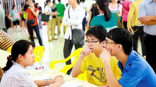 事业单位|人社部发布消息，事业单位招聘门槛下调，应届毕业生迎来新希望！