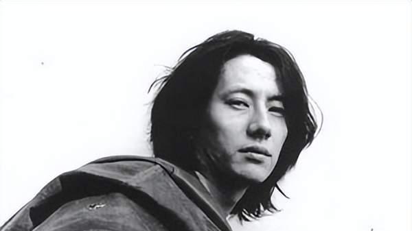 郑钧|《披荆斩棘的哥哥》潘玮柏片酬55万，郑均才9万还想翻红，看完节目一点也不冤