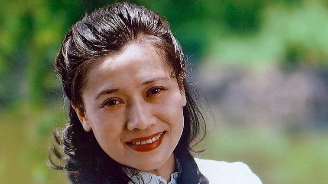 朱逢博|恋爱6天嫁导师，丈夫去世她拒绝下葬，抱骨灰过14年