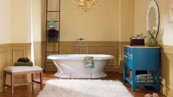 邻居卫生间不铺瓷砖反而铺木板，我开始笑他，听完才知省钱又好用