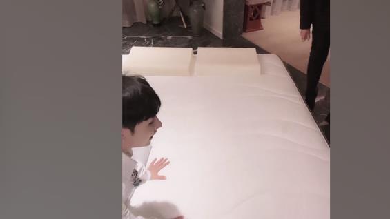 具俊晔|张兰直播间售卖床垫，讽刺具俊晔趁便宜买一张，实在太解气了