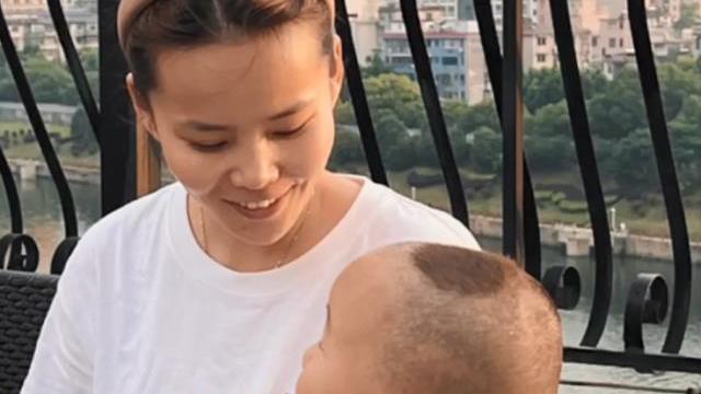 杜新枝替熊磊鸣不平，称鸿星尔克被假慈悲蒙蔽双眼，欺负孤儿寡母