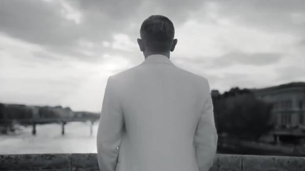 丹尼尔·克雷格|丹尼尔·克雷格在伏特加广告中释放了他内心的狂野