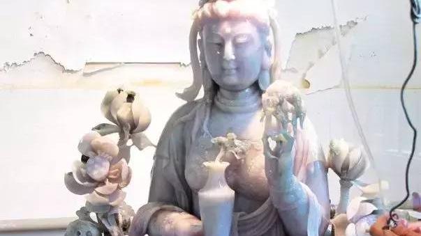 雕刻|80公分的翡翠观音，花两年时间雕刻都没完工，让多少玉雕大师汗颜