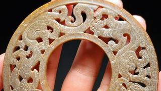 和田玉籽料|汉 和田玉籽料沁色 透雕 螭龙纹 玉璧