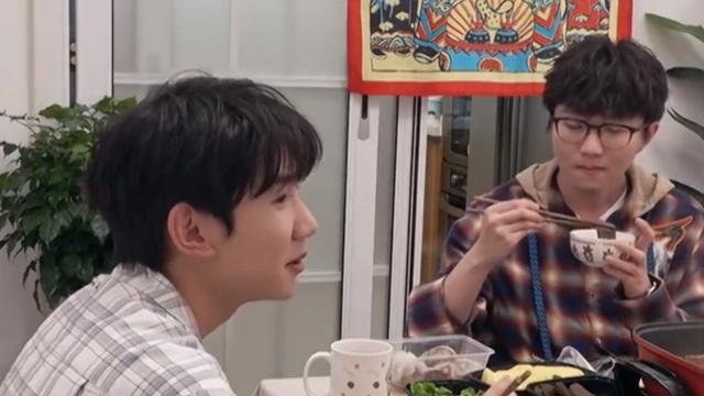 王源|王源自曝逛街经历，柜姐用激将法装不认识，他豪爽消费证明自己