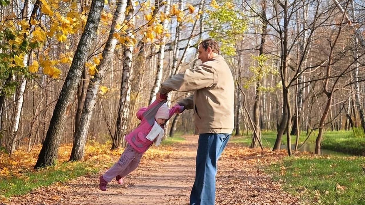 |老领导办完退休手续，从容优雅离开，看透这5点让自己活得通透