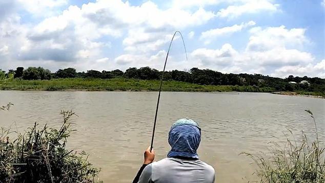 |重铅沉底真的是好钓法？钓鱼调漂不复杂，调平水钓法既简单又实用