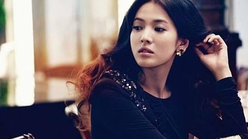 宋慧乔|41岁宋慧乔新剧颜值崩了？苹果肌太饱满，笑起来嘴歪，还能复原吗