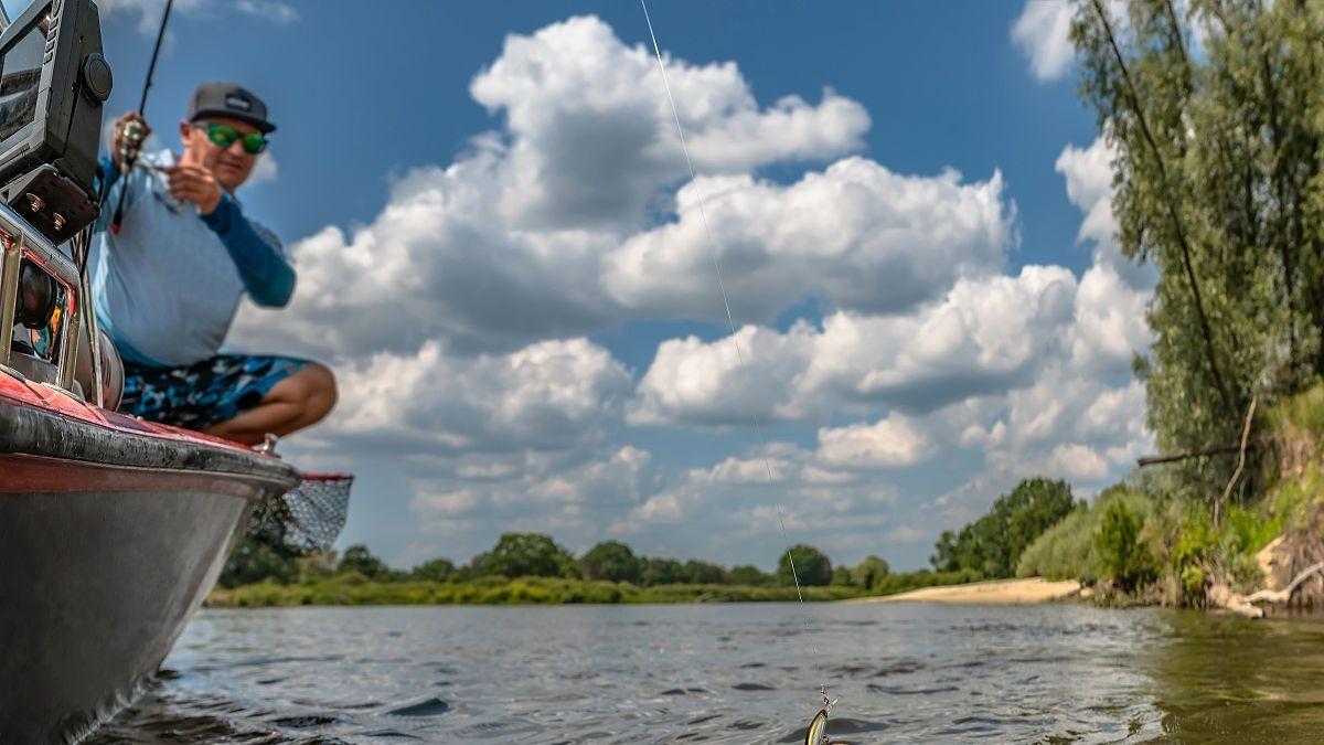 乡村旅游|安徽六安：钓鱼爱好者被“管理人员”殴打？一钓友被打翻在小艇上