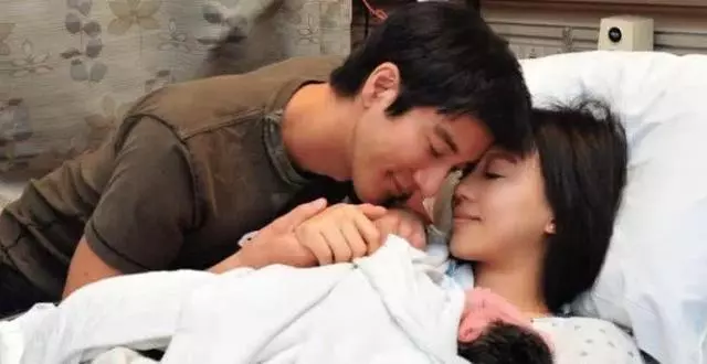 王力宏|有种“学霸”叫王力宏，三胎儿子全名一共5笔，且没有一笔是弯的