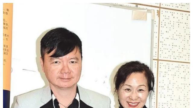 最后生还者|艾威：为救爱妻花光家产，却突然官宣离婚：恩爱18年都是装的？