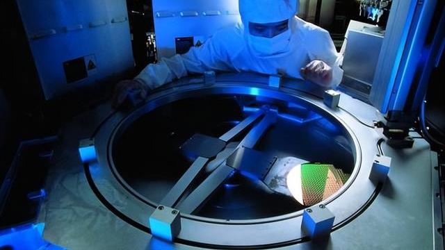 台积电|老美撕下了“遮羞布”，台积电也表明态度，国内院士说得对！