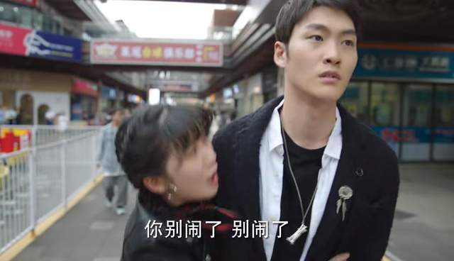 情侣|底线：叶芯想当篝火者但能力不够，她道德绑架，差点害了那对情侣